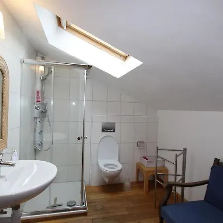Sleeps 8 Wifi Rougemont
